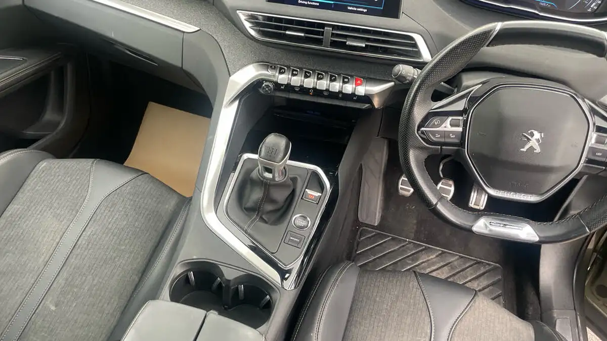 2018-peugeot-5008-suv-12-puretech-gt-line-premium-big-3