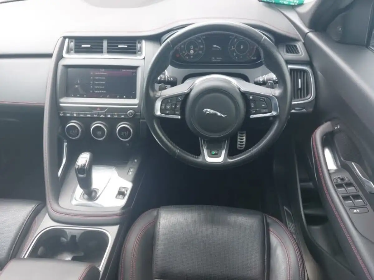 2020-jaguar-e-pace-20-i4d-chequered-flag-180ps-big-6