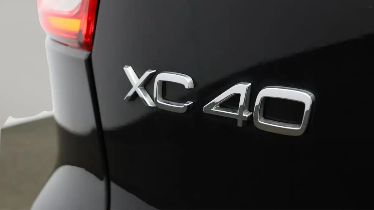 2023-volvo-xc40-20-b3-plus-big-32