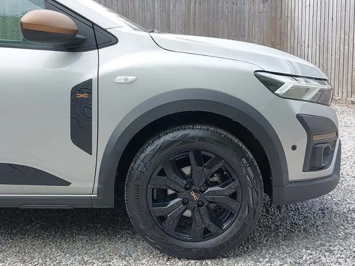 2024-dacia-sandero-stepway-10-tce-extreme-90bhp-big-11