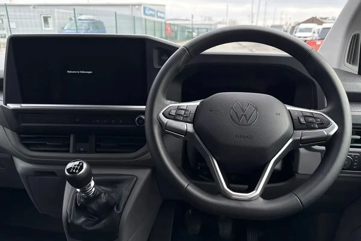 2025-volkswagen-transporter-20tdi-t30-commerce-plus-bmt-swb-150pseu6e-big-16