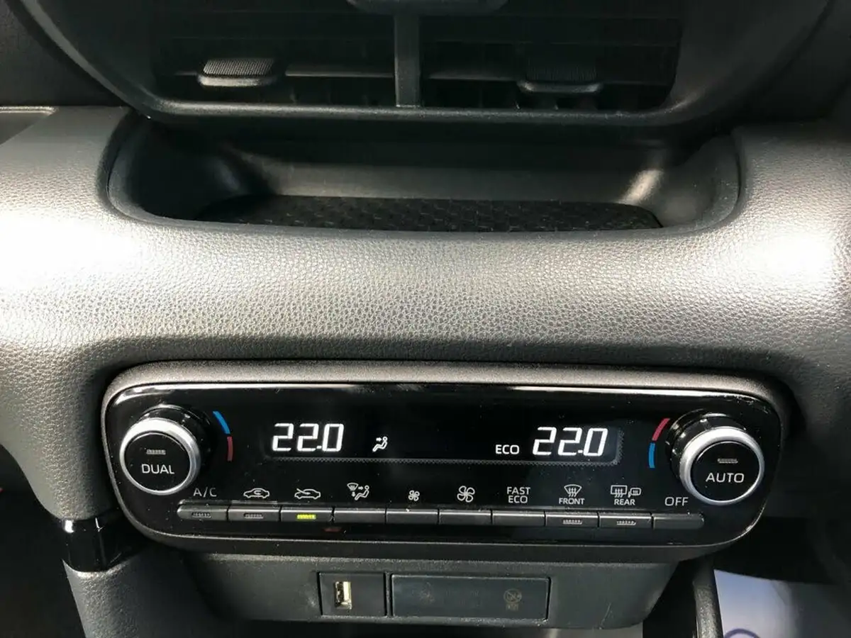 2021-toyota-yaris-15-vvt-i-launch-edition-big-45