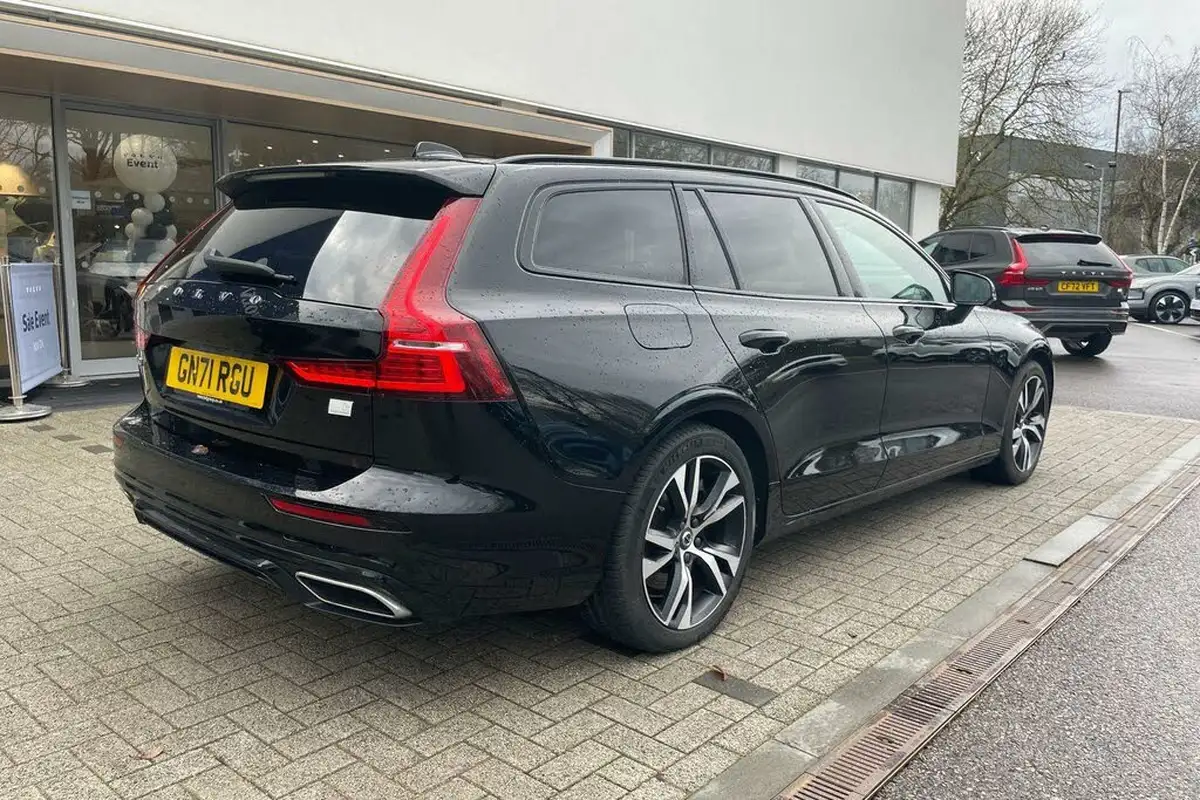 2021-volvo-v60-20-t6-r-design-350bhp-plug-in-hybrid-big-5