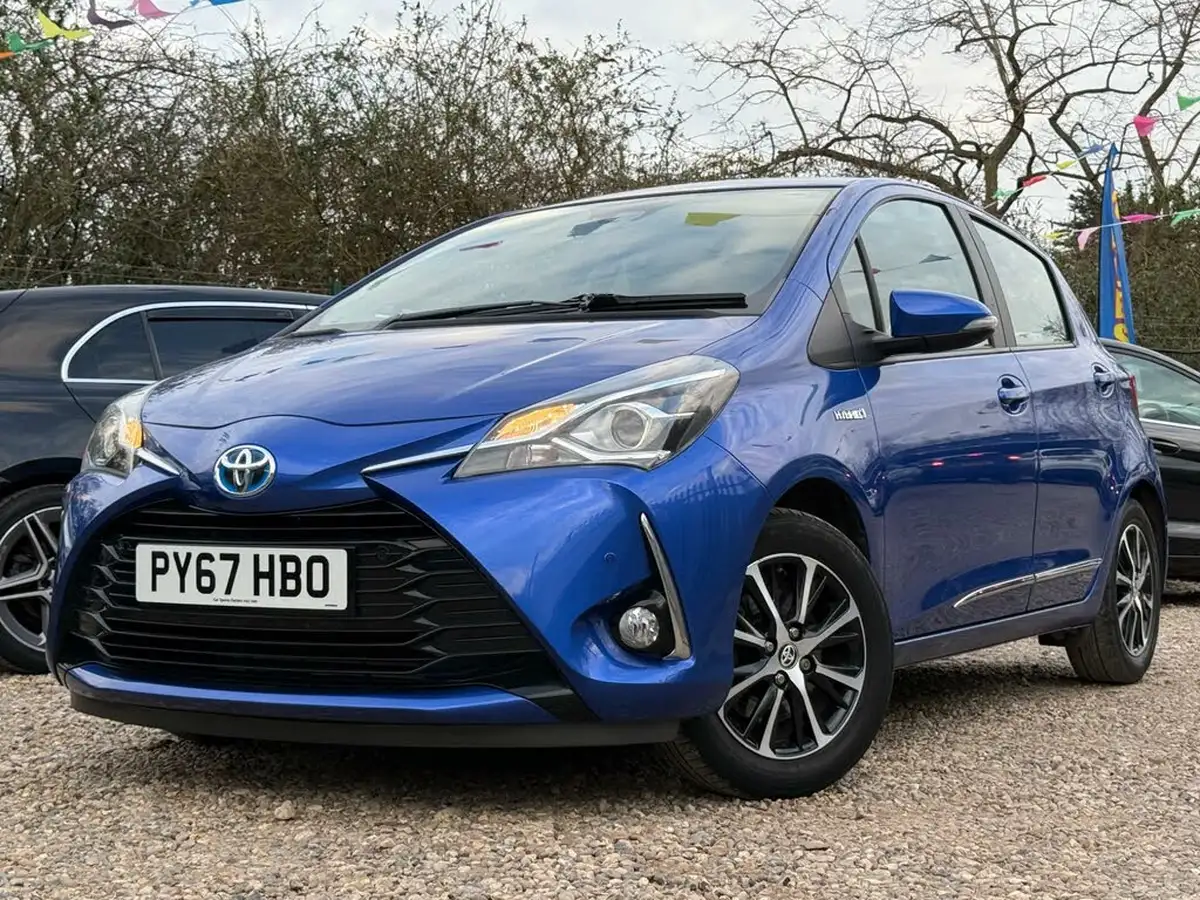 2018-toyota-yaris-15-vvt-i-icon-tech-98bhp-hybrid-1497cc-e-cvt-big-13