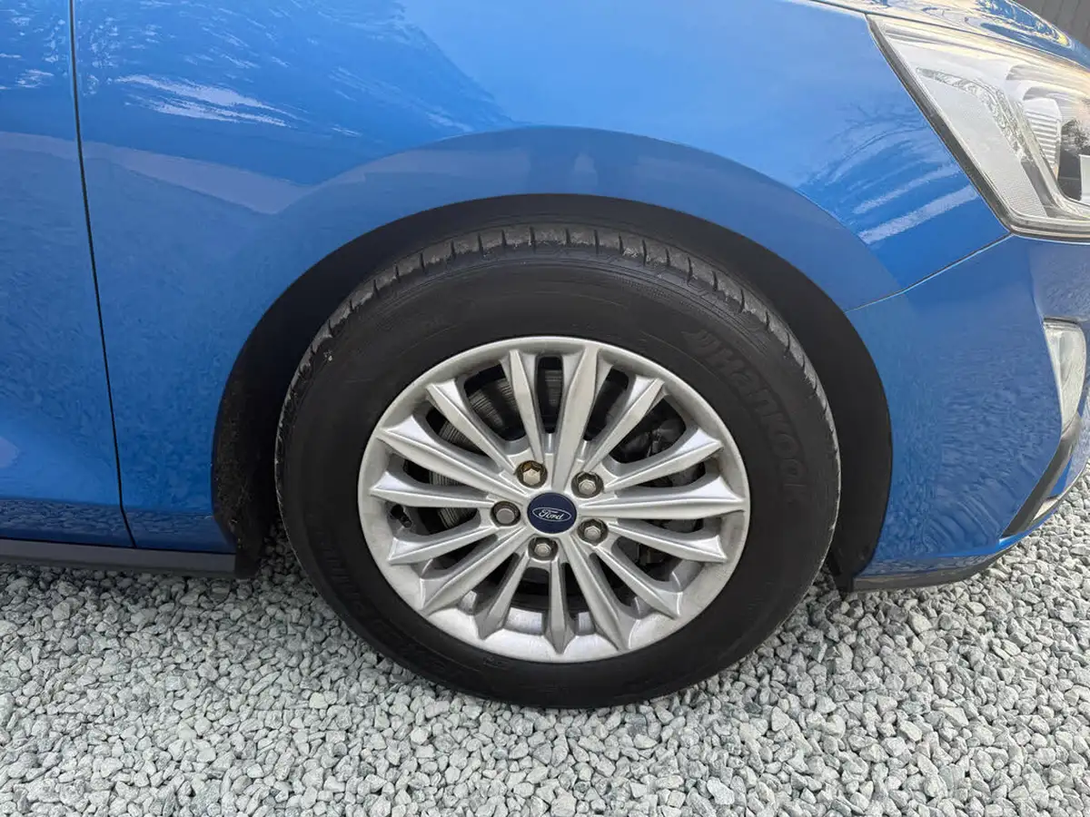 2018-ford-focus-15-titanium-estate-auto-big-15