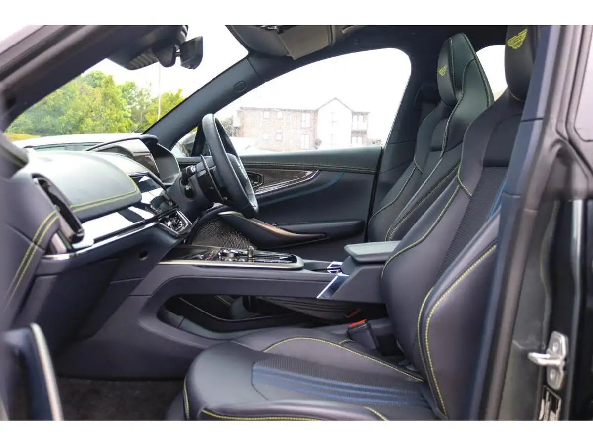 2024-aston-martin-dbx-40-v8-big-29