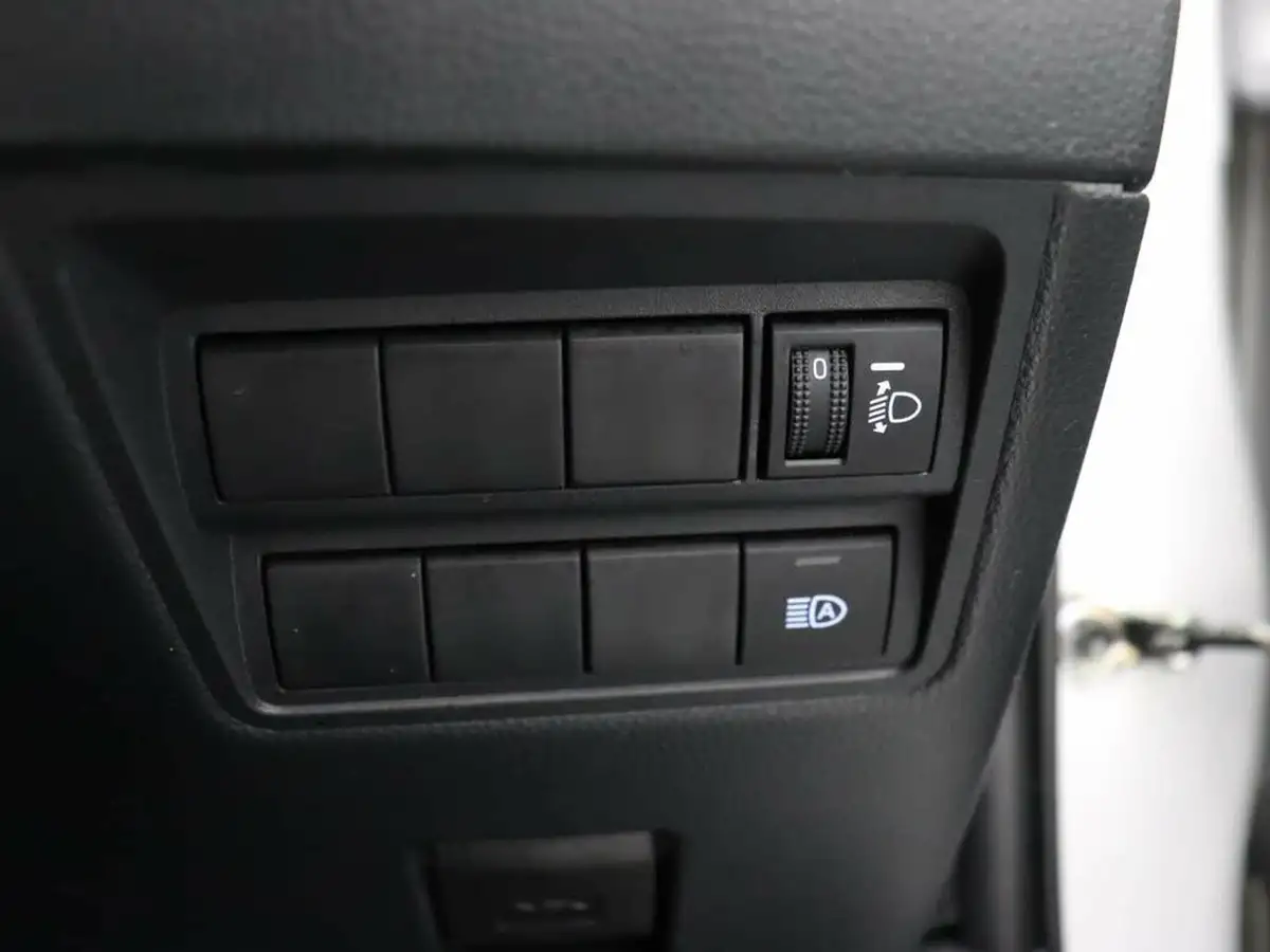 2021-toyota-yaris-15-vvt-i-icon-114bhp-hybrid-1490cc-e-cvt-big-33