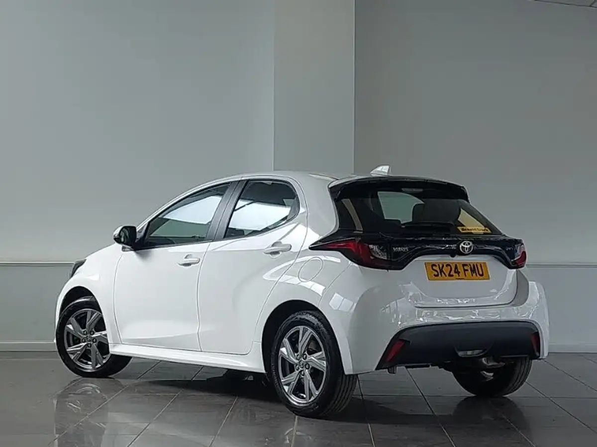 2024-toyota-yaris-15-vvt-i-icon-big-1