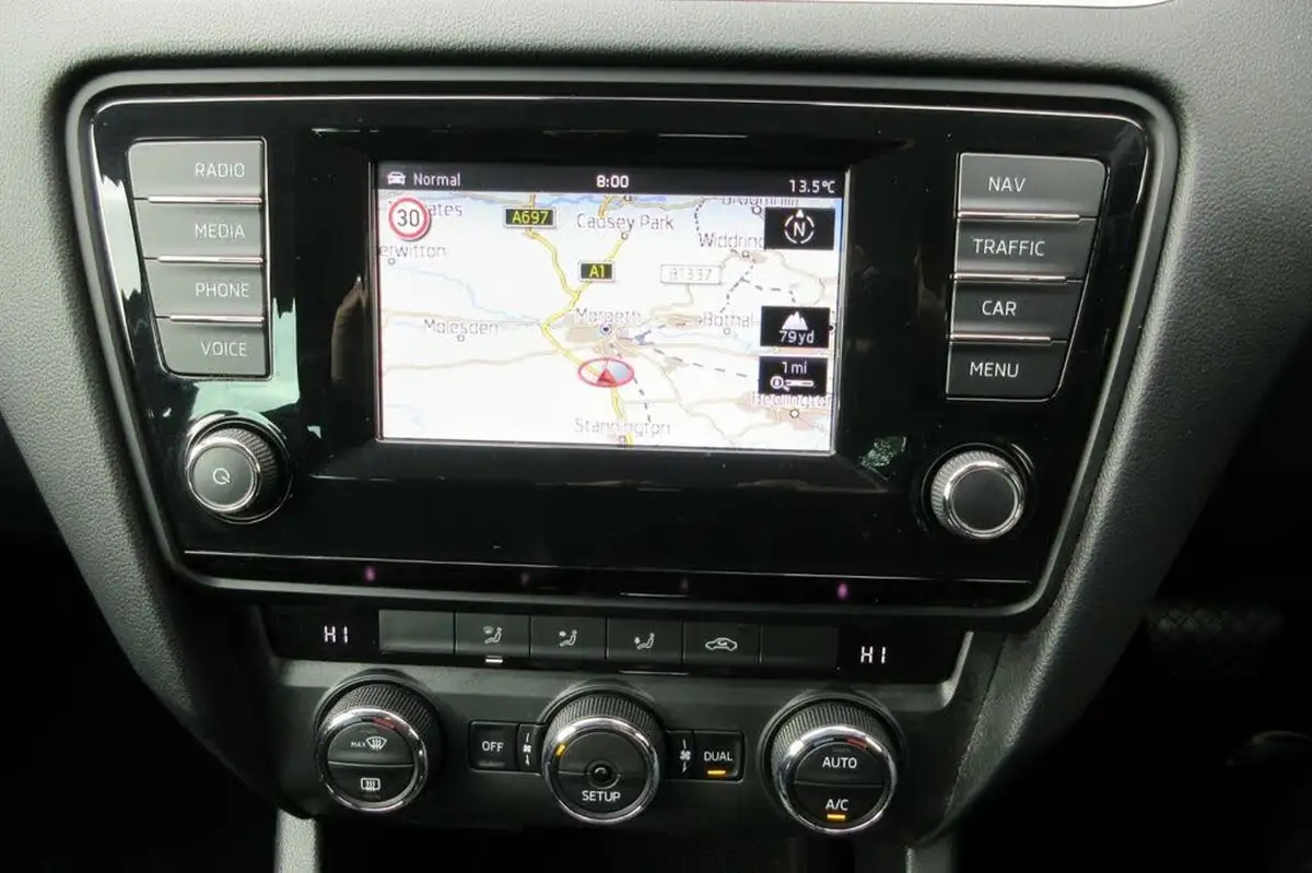 2014-skoda-octavia-20tdi-scout-184ps-dsg-big-20