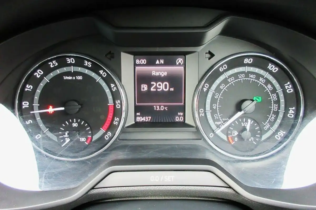 2014-skoda-octavia-20tdi-scout-184ps-dsg-big-24