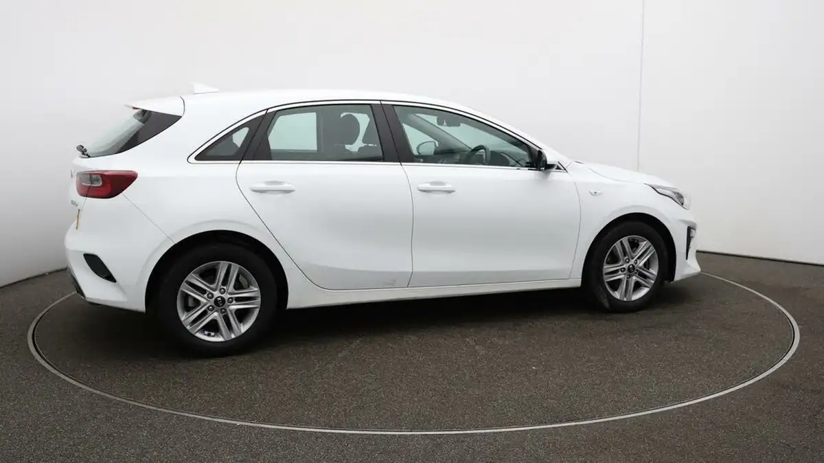2021-kia-ceed-16crdi-2-134bhp-48v-mhev-hatchback-big-39