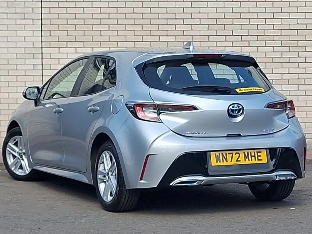 2022-toyota-corolla-20-vvt-i-icon-tech-hatchback-big-1