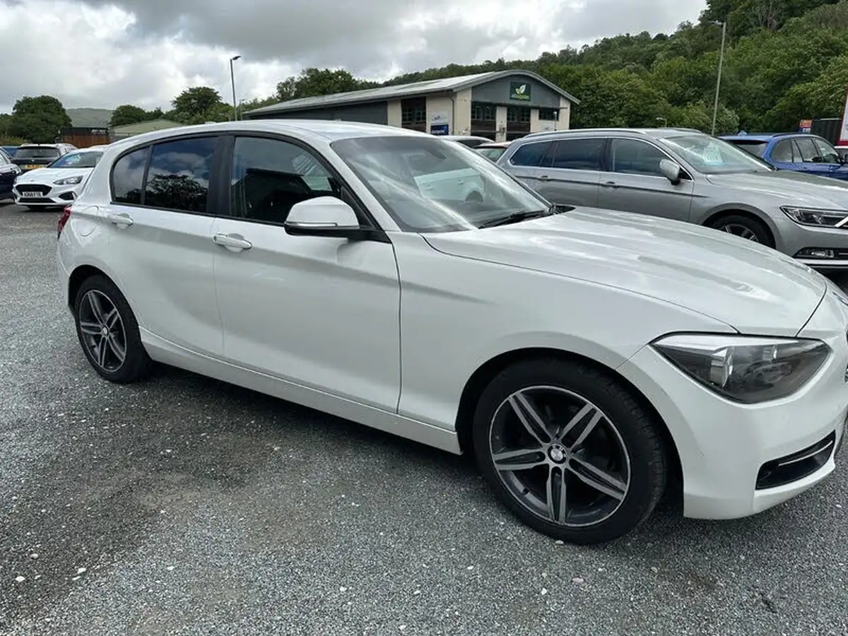 2014-bmw-1-series-20td-116d-sport-116bhp-ss-sports-hatch-5d-big-33