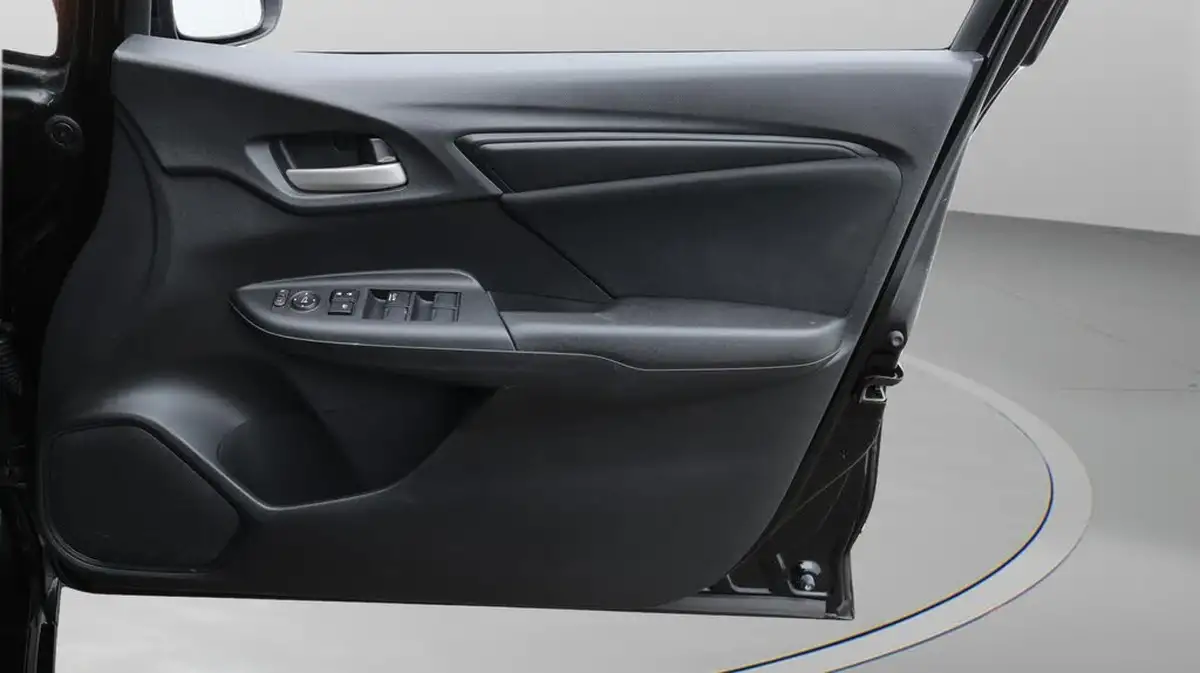 2019-honda-jazz-13-i-vtec-s-big-15