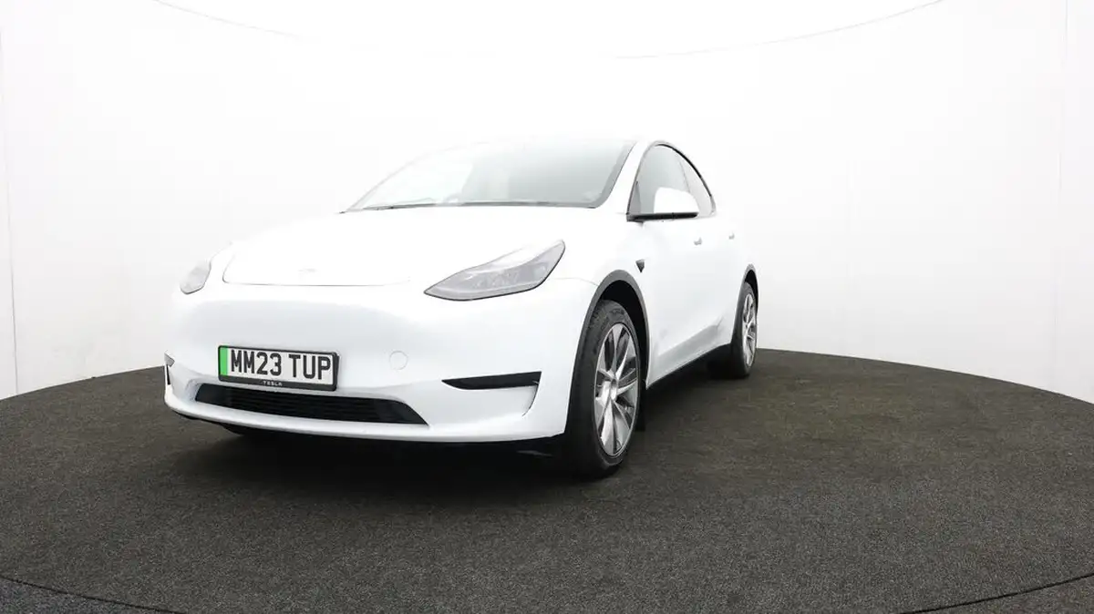 2023-tesla-model-y-e-rwd-big-60