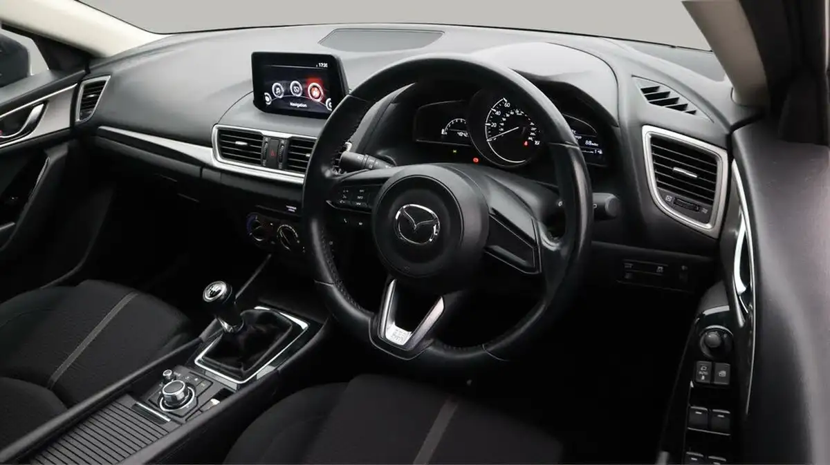 2018-mazda-mazda3-20-se-nav-big-9