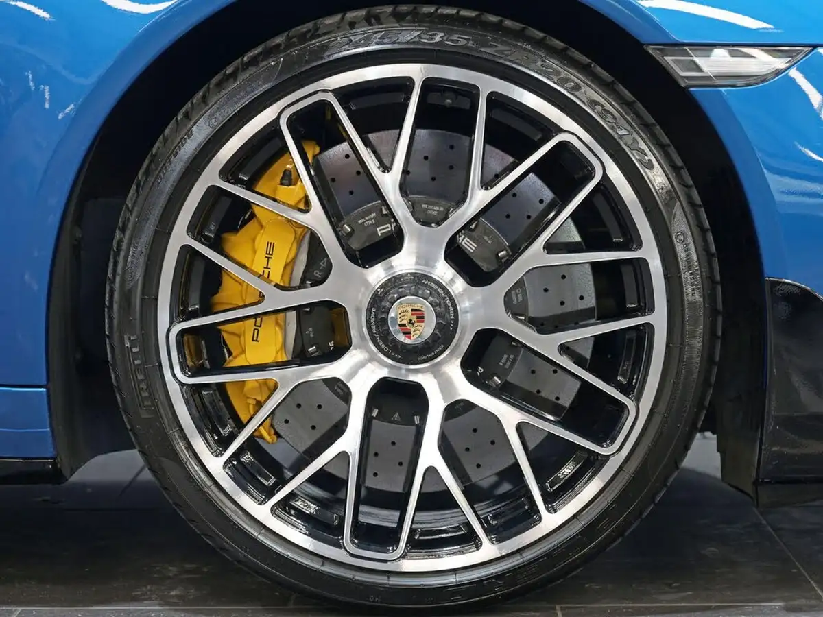 2015-porsche-911-38-turbo-s-coupe-big-3
