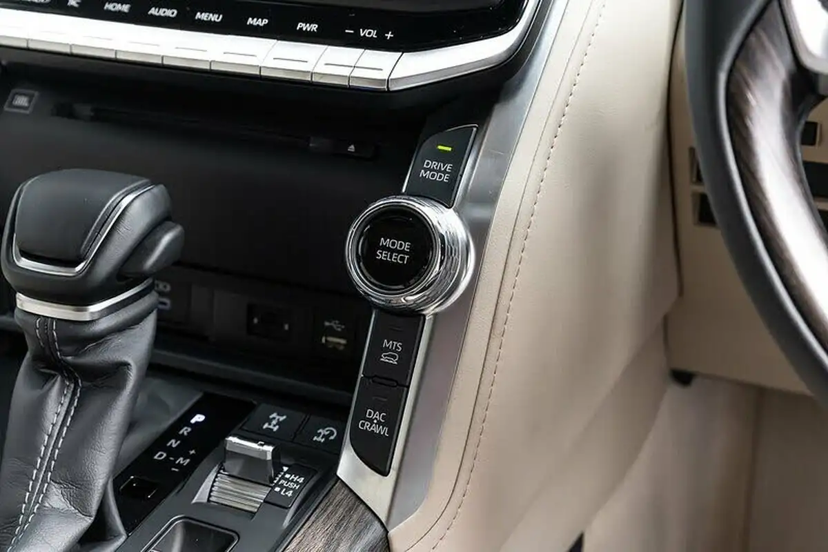 2023-toyota-land-cruiser-big-12