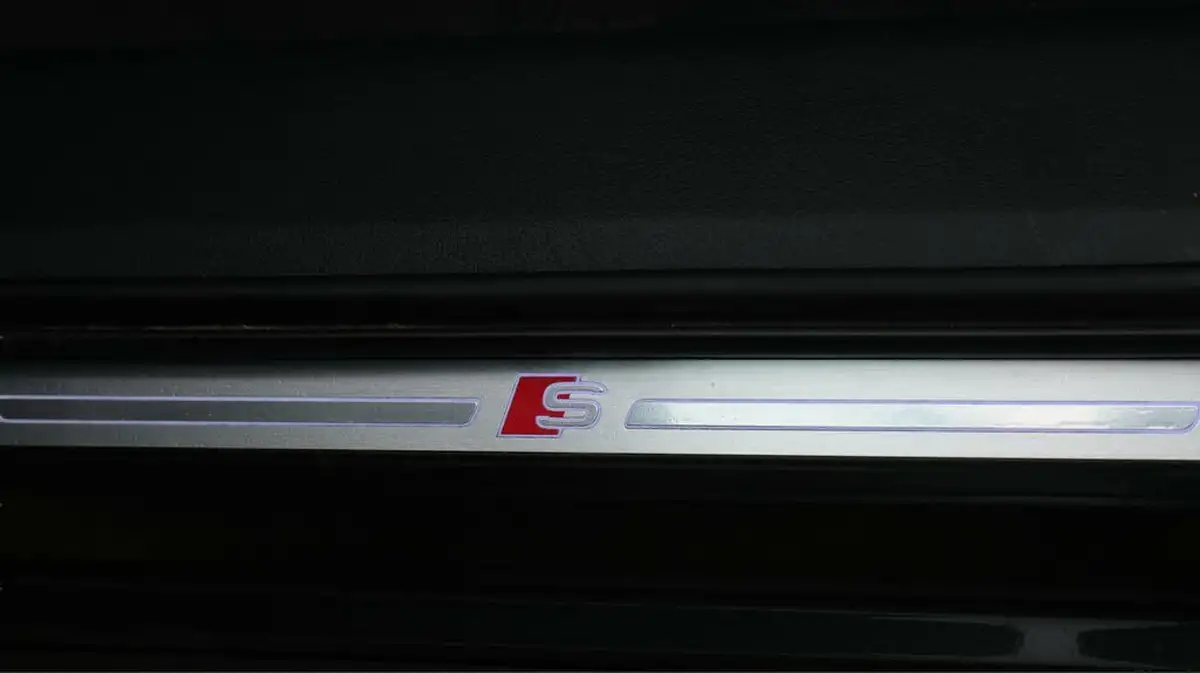 2021-audi-e-tron-55e-s-line-sportback-big-20