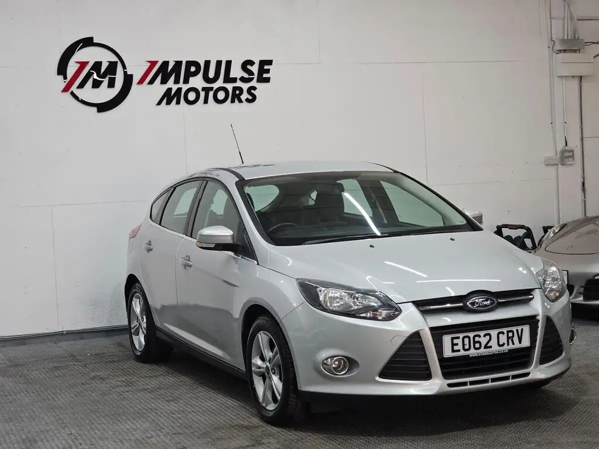 2012-ford-focus-10-zetec-100ps-hatchback-big-3