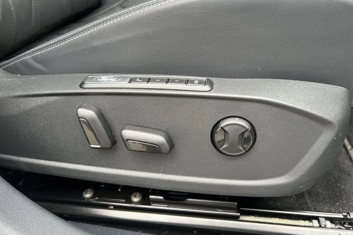 2024-ford-explorer-e-premium-340ps-awd-79kwh-big-21