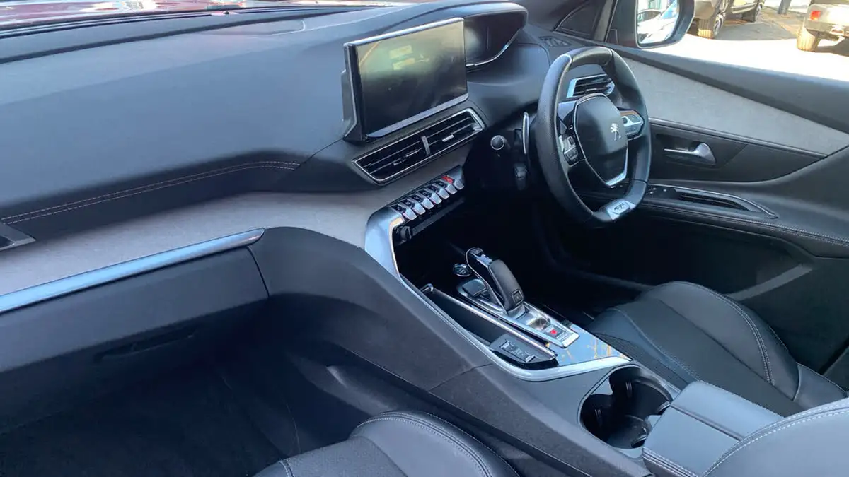 2023-peugeot-5008-suv-16-puretech-gt-big-12