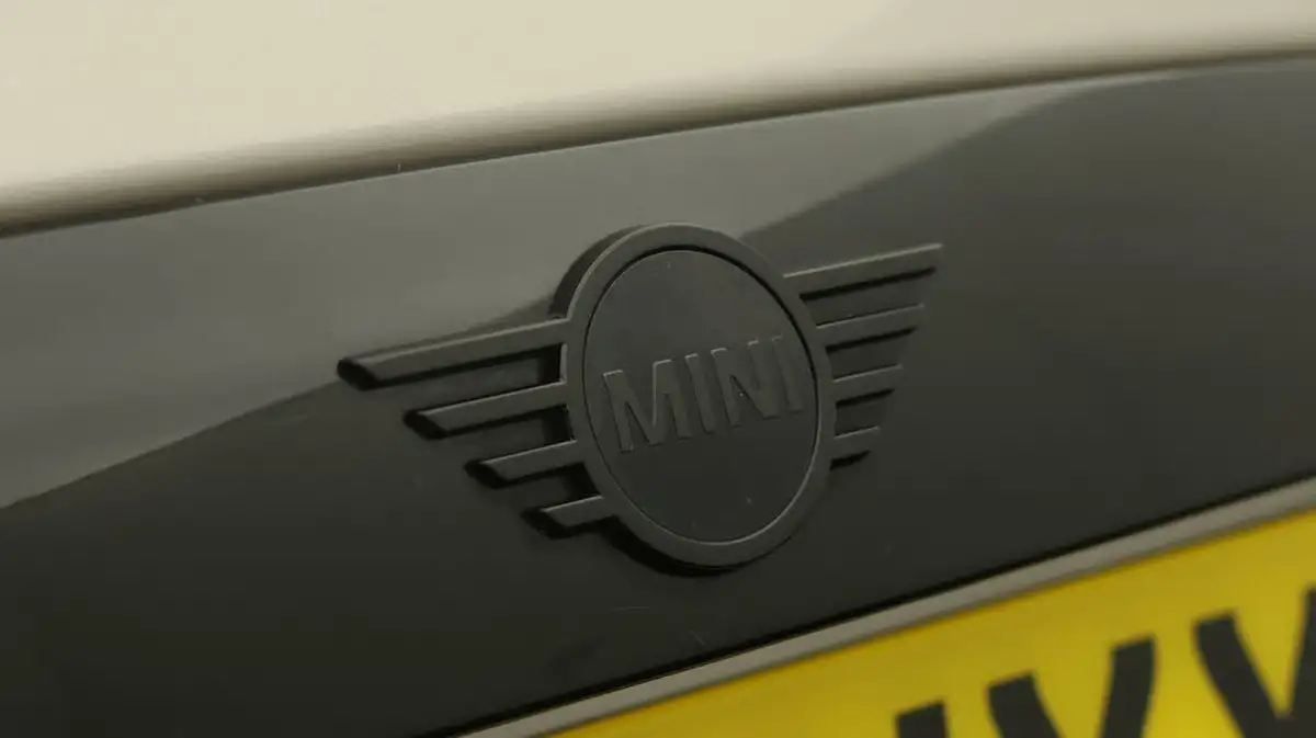 2021-mini-cooper-e-cooper-s-collection-edition-big-19