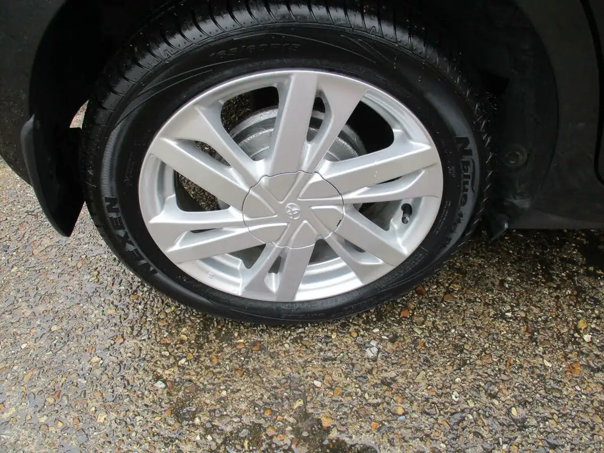 2015-toyota-aygo-10-vvt-i-x-pression-x-wave-x-shift-big-7