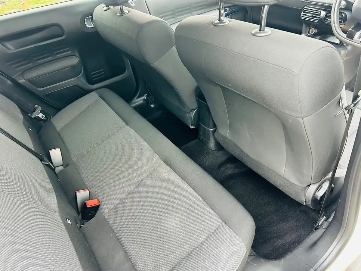 2015-citroen-c4-cactus-16bluehdi-flair-big-10
