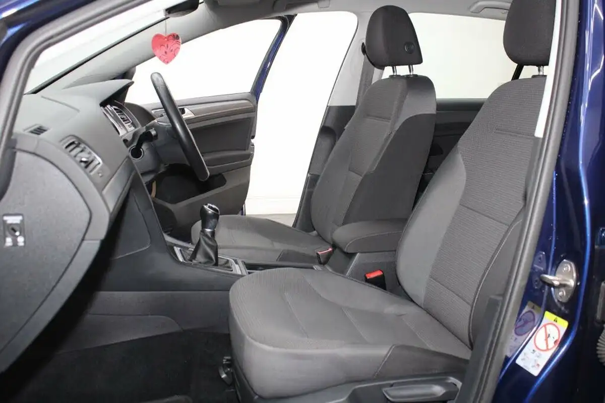 2017-volkswagen-golf-14-tsi-se-nav-ss-hatchback-5d-big-28