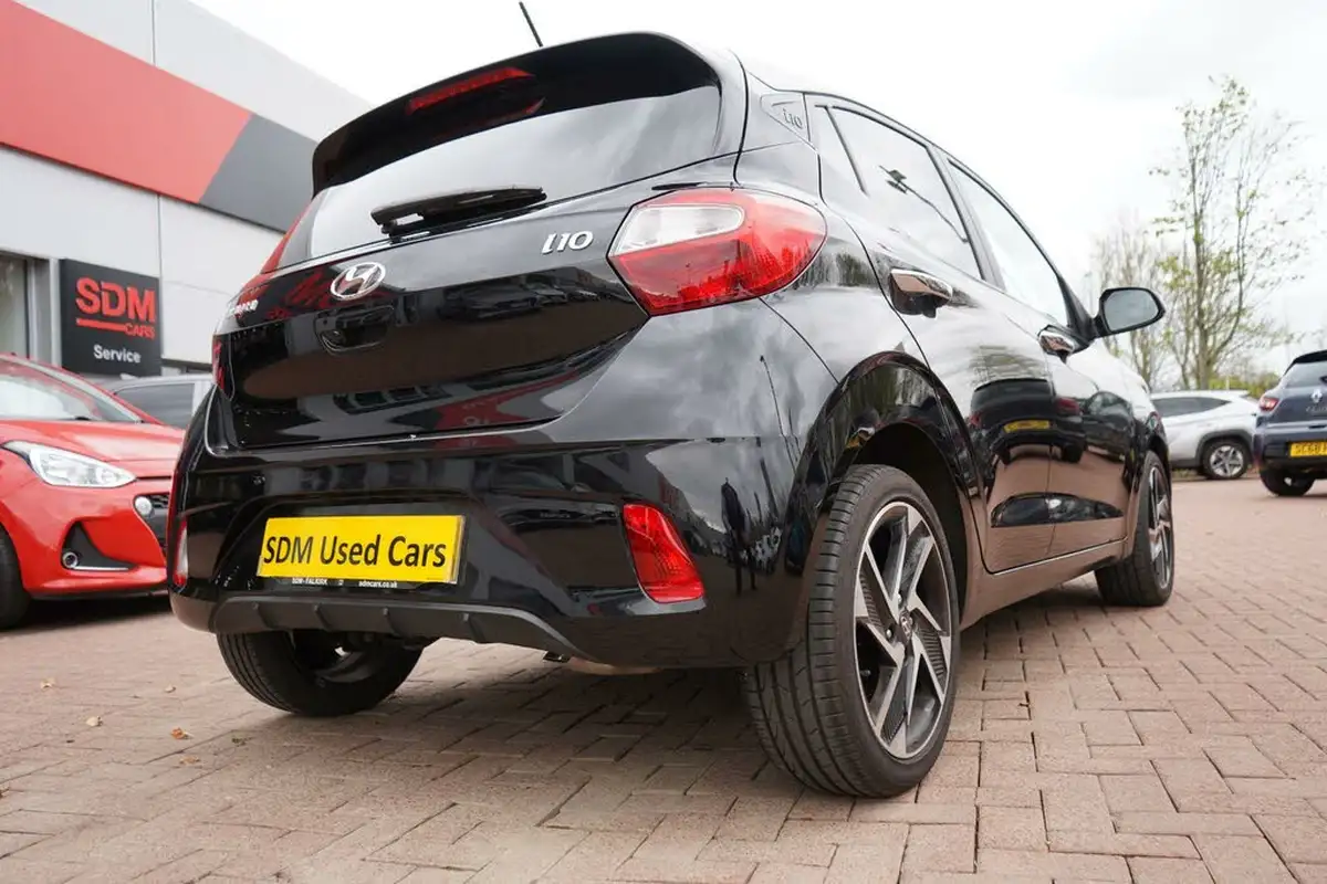 2023-hyundai-i10-10-premium-big-11
