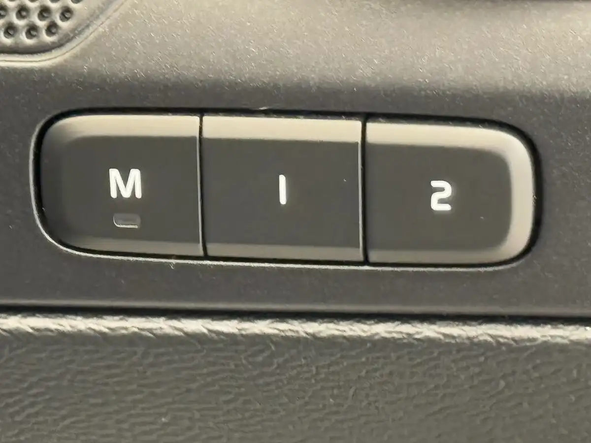 2019-volvo-xc40-20-t4-momentum-pro-awd-big-19
