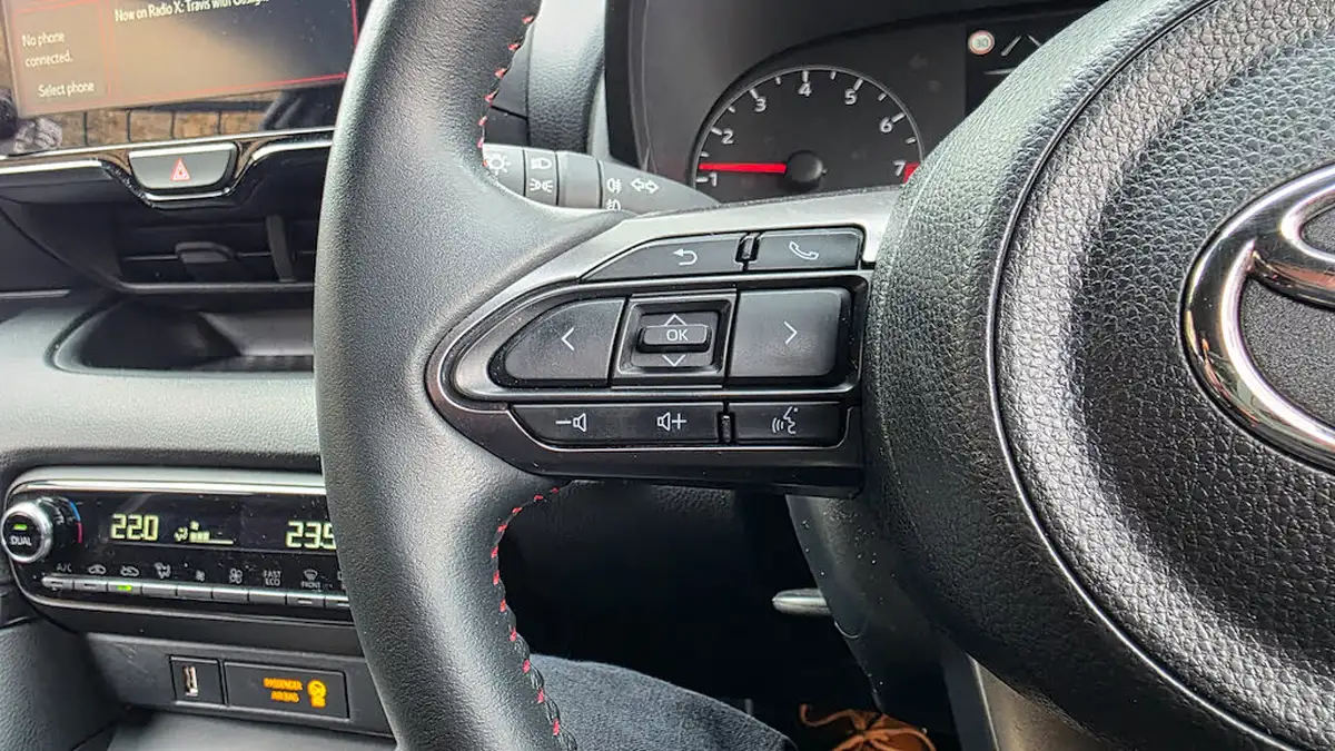 2021-toyota-yaris-16-gr-circuit-pack-big-20