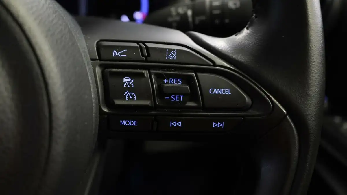 2024-toyota-yaris-cross-15-vvt-i-design-big-22