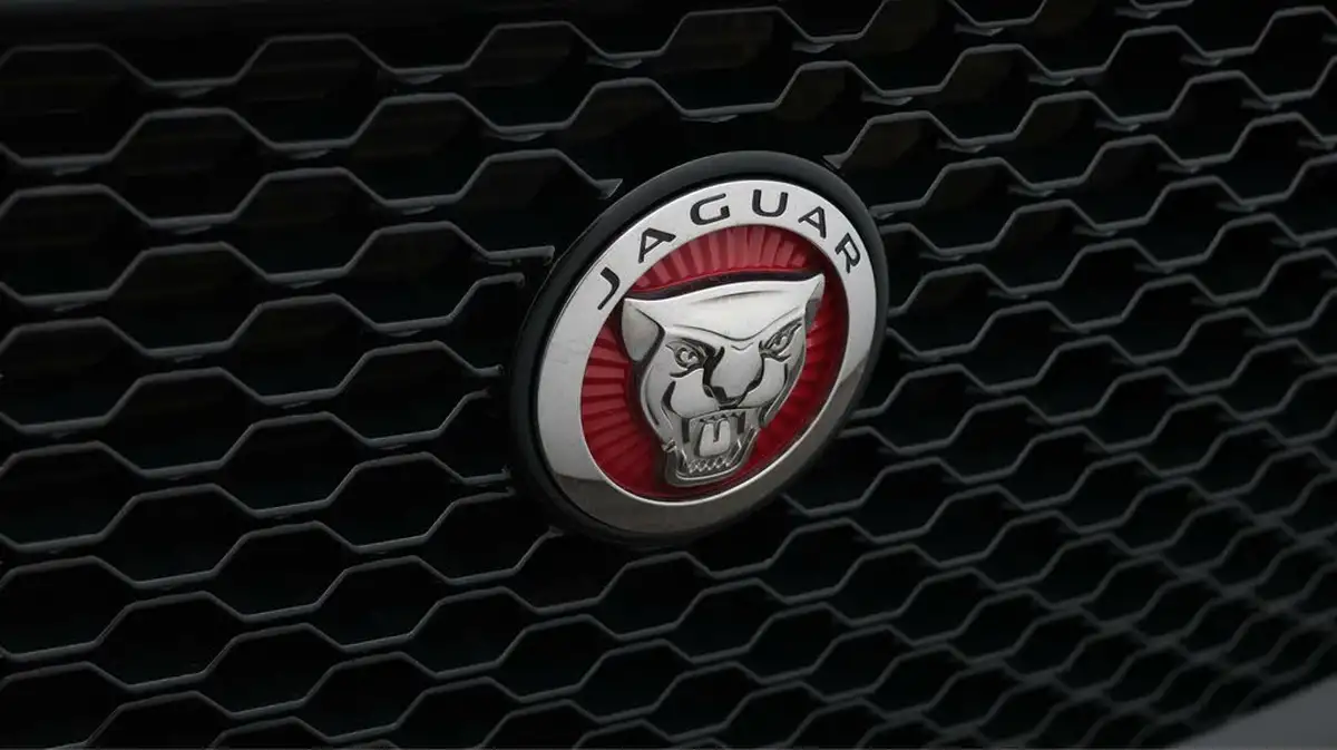 2020-jaguar-f-pace-20-i4d-chequered-flag-180ps-big-23
