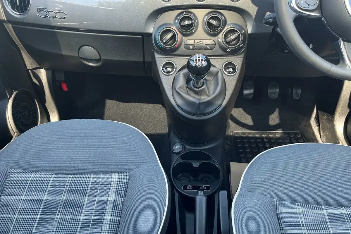 2021-fiat-500-10-lounge-big-8