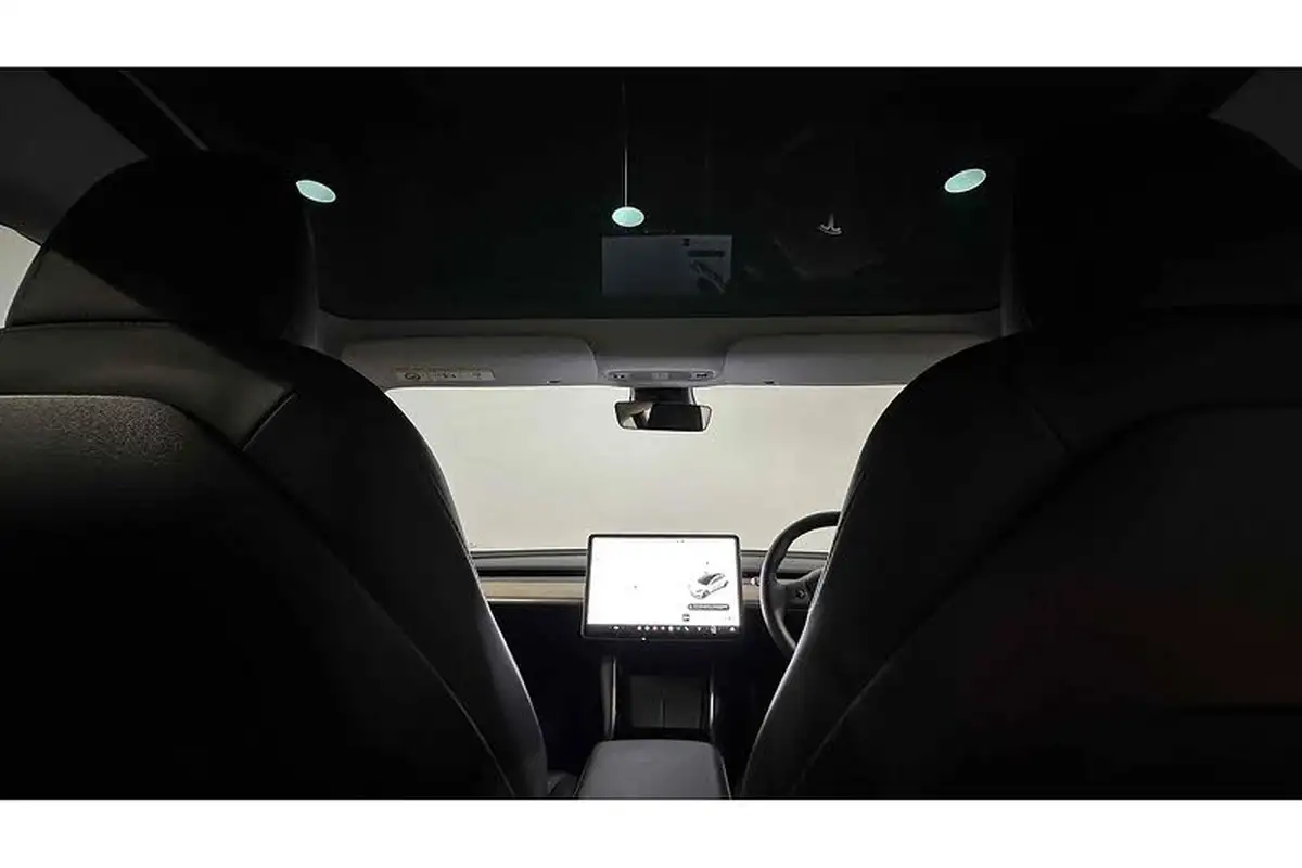 2020-tesla-model-3-e-performance-big-1