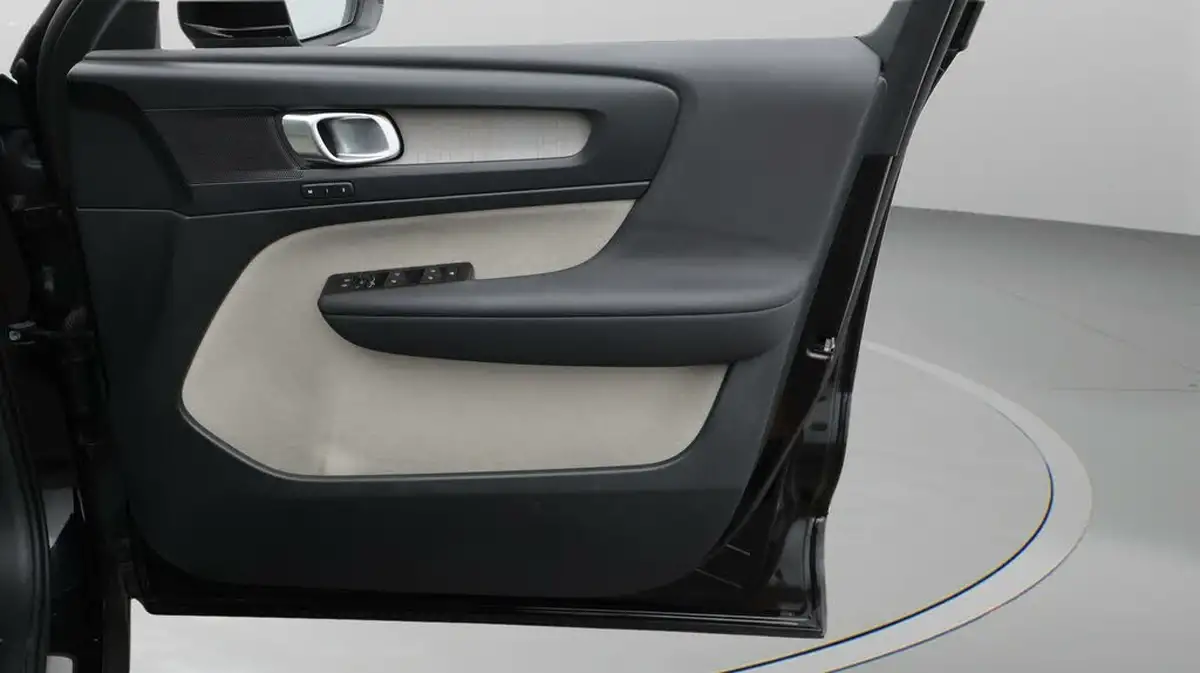 2021-volvo-xc40-20-b4-inscription-pro-197bhp-geartronic-big-15