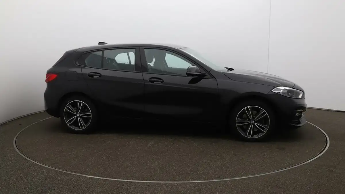 2022-bmw-1-series-15td-116d-sport-dct-big-40