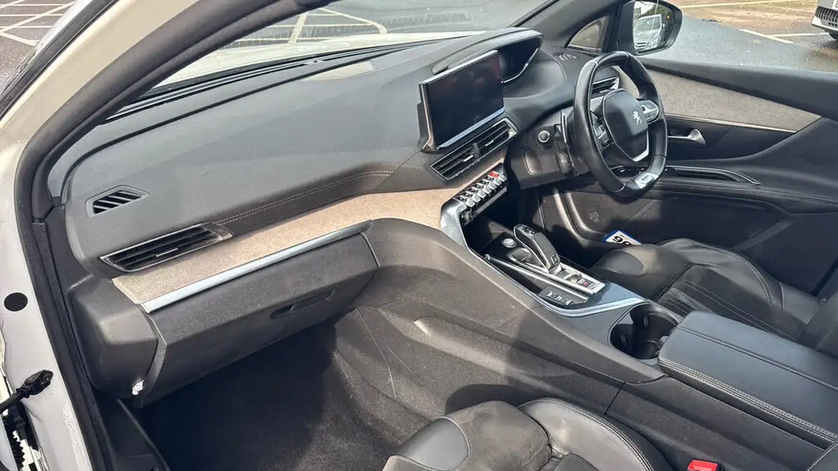 2021-peugeot-5008-suv-12-puretech-gt-premium-big-11
