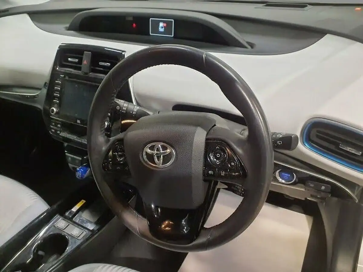 2021-toyota-prius-18-vvt-i-business-edition-plus-cvt-big-4