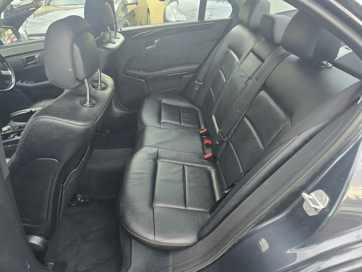 2010-mercedes-benz-e-class-21td-e200-cdi-avantgarde-auto-big-9