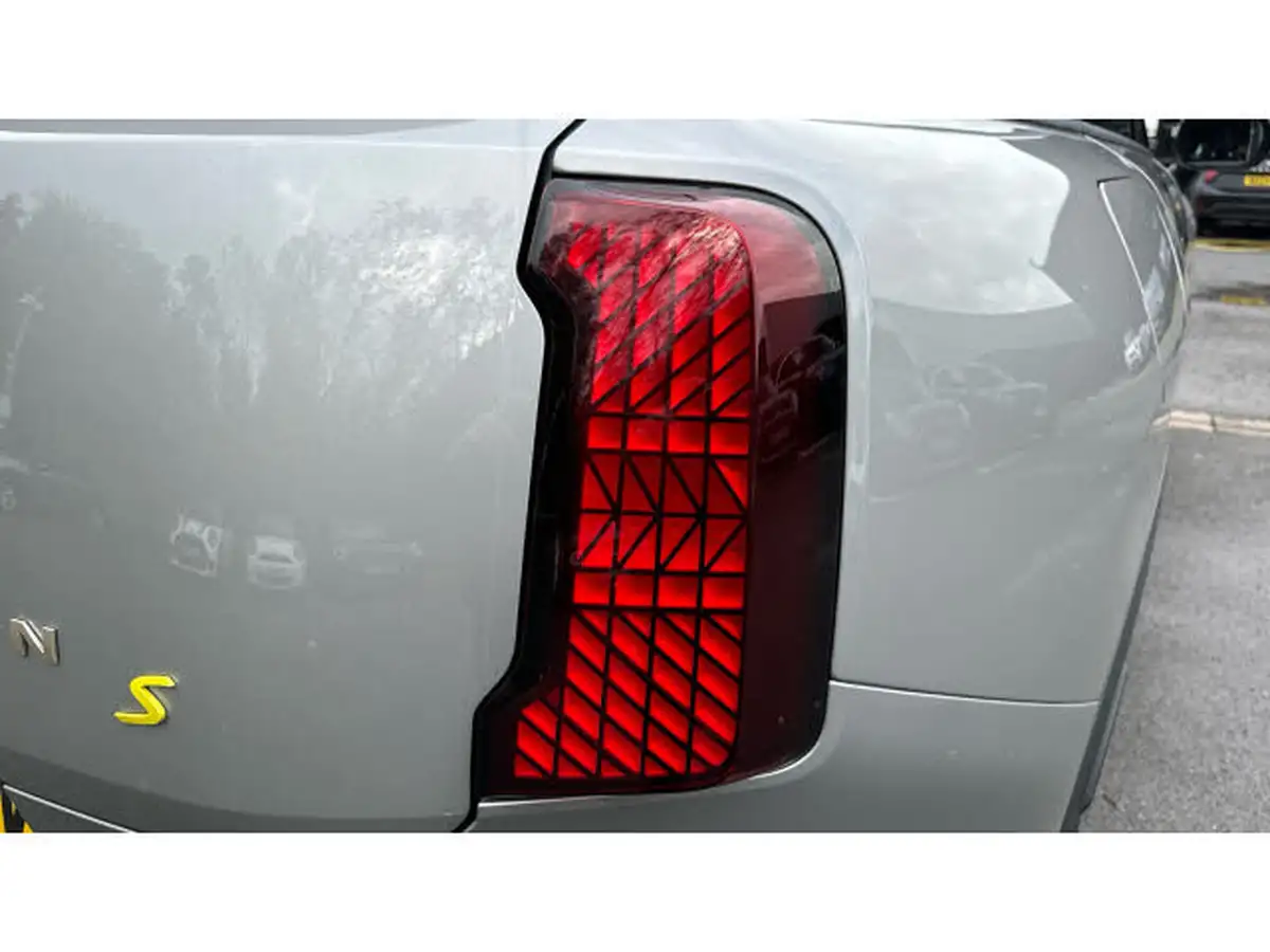2024-mini-countryman-e-cooper-se-classic-big-21