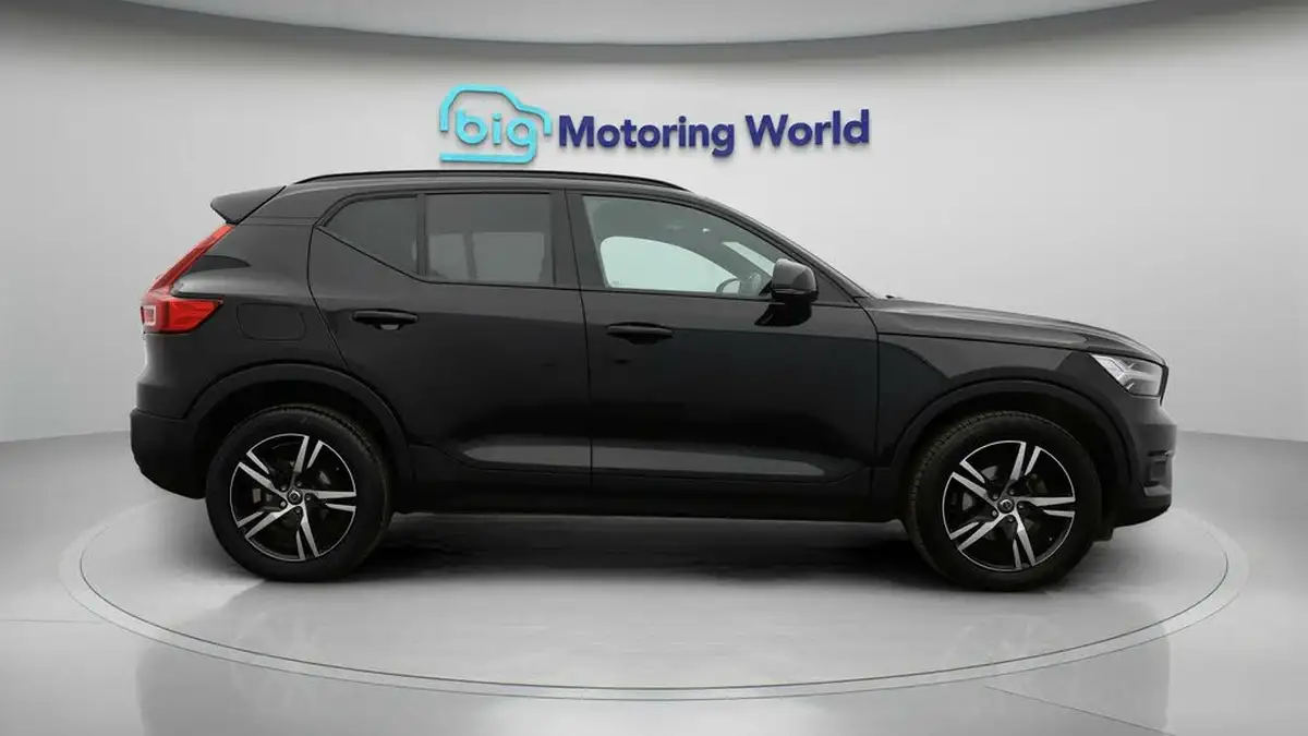 2020-volvo-xc40-15-t3-r-design-big-7