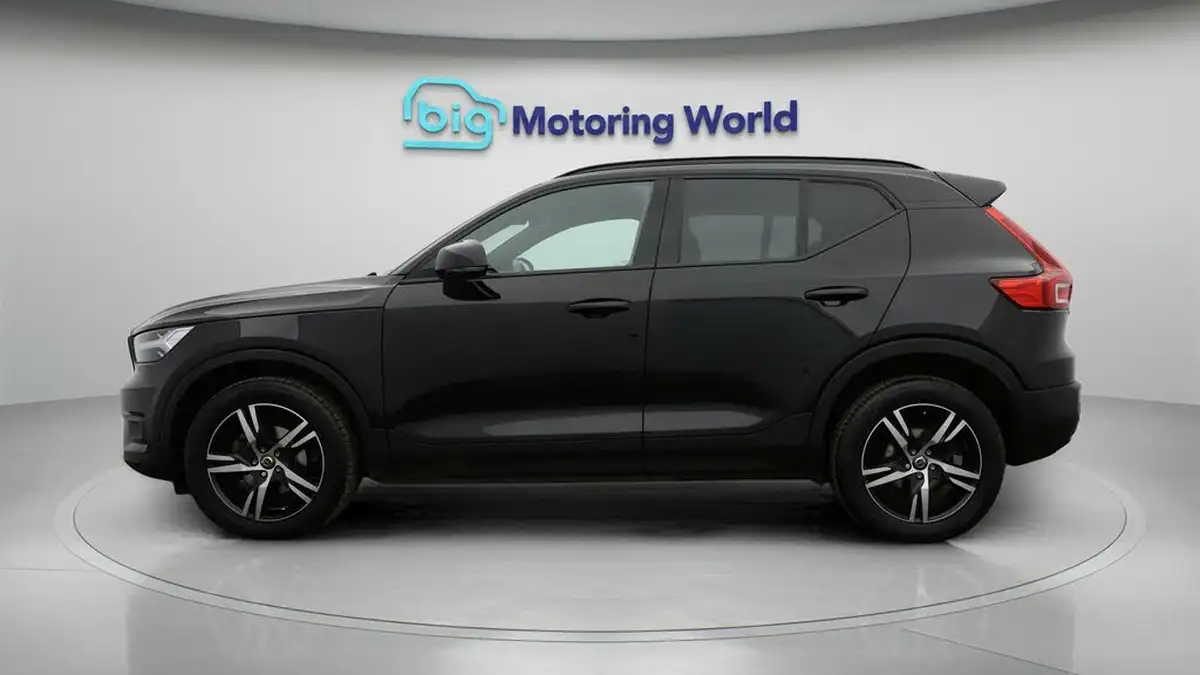2020-volvo-xc40-15-t3-r-design-big-3