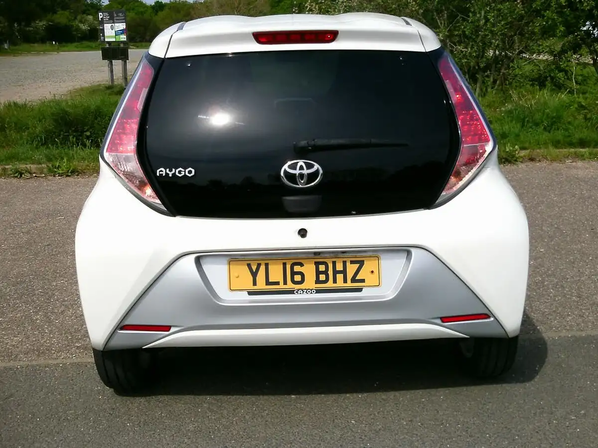2016-toyota-aygo-10-vvt-i-x-pure-5d-big-4