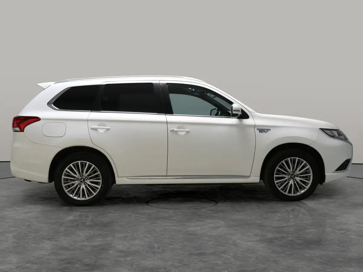 2021-mitsubishi-outlander-24-dynamic-phev-big-8