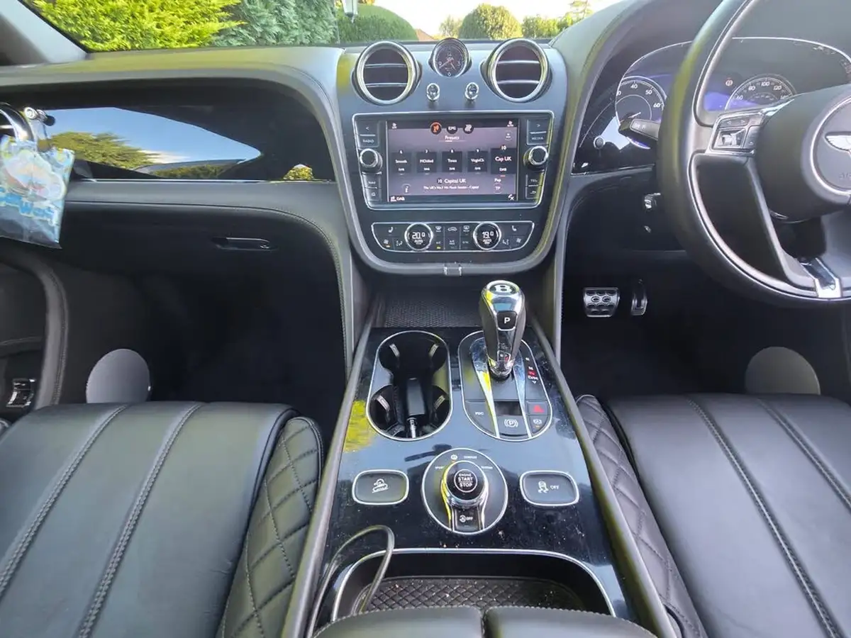 2019-bentley-bentayga-40-v8-big-17