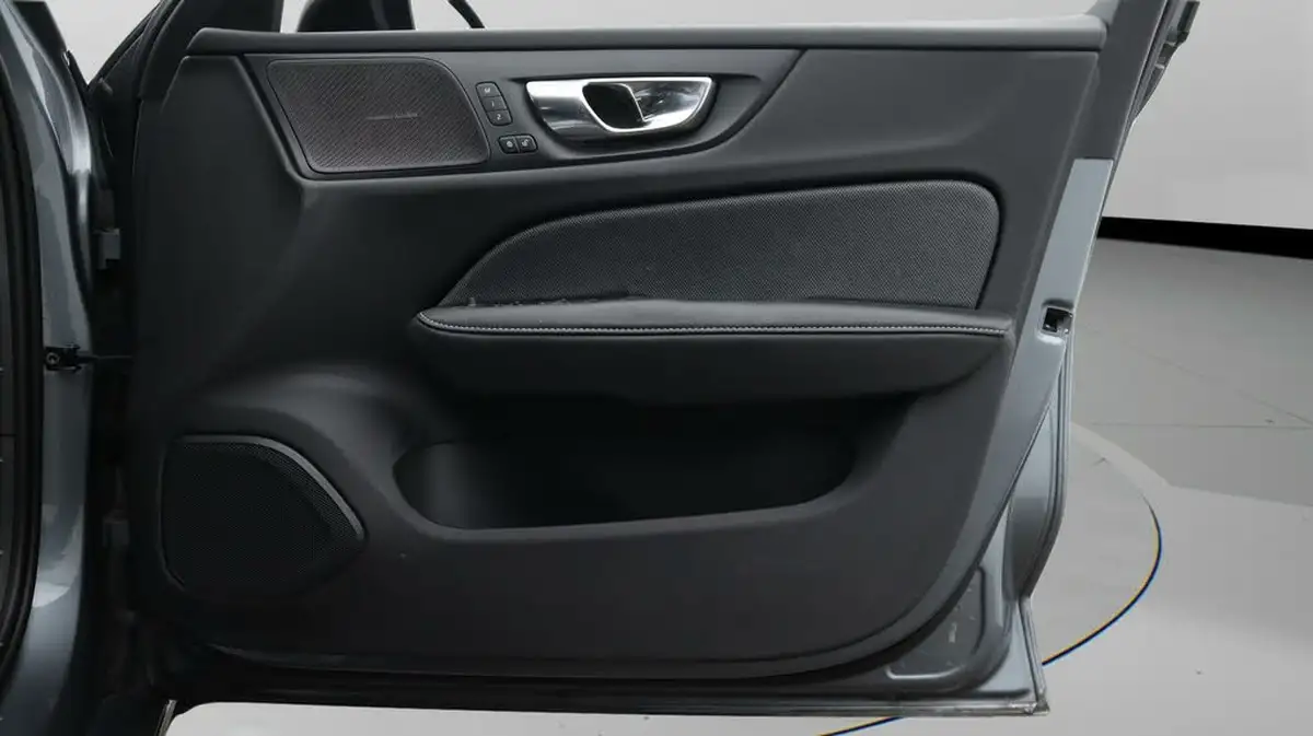 2021-volvo-s60-20-t8-r-design-plus-big-15