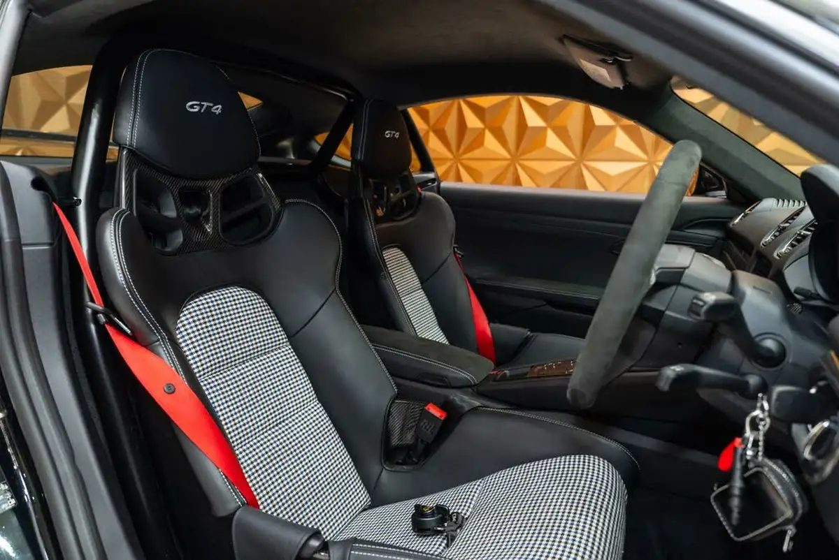 2022-porsche-cayman-718-40-cayman-gt4-big-35